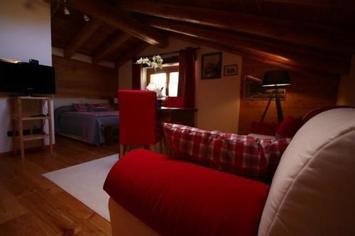 Maison Perriere - D'hotes & Jacuzzi Bed & Breakfast